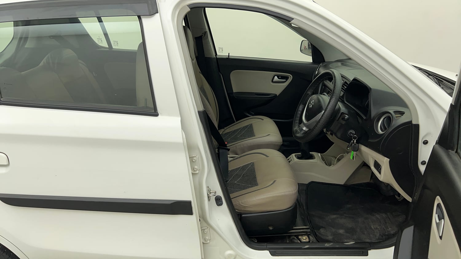 Used 2019 Maruti Suzuki Alto 800 LXi Petrol Manual interior RIGHT SIDE FRONT DOOR CABIN VIEW