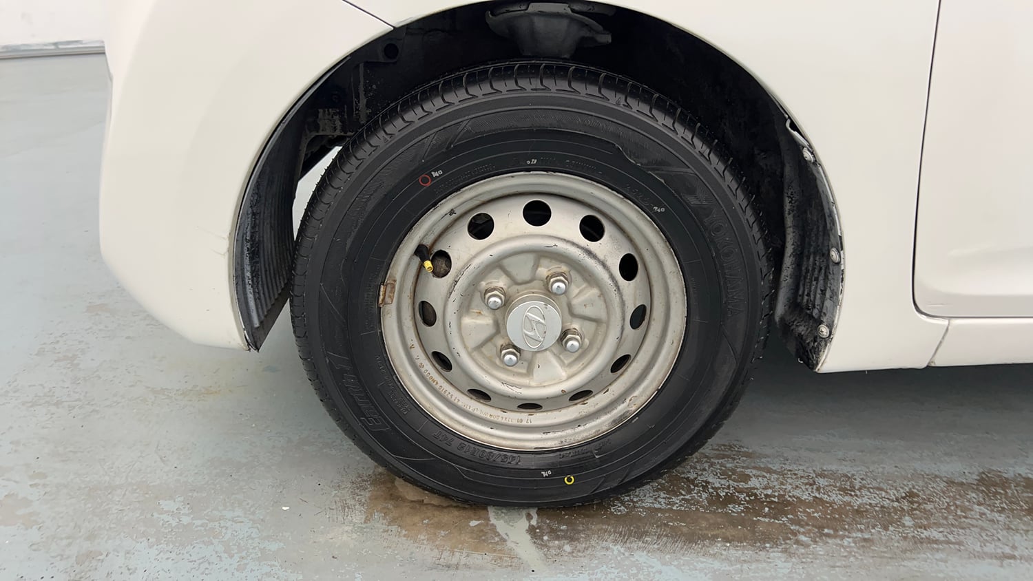 Used 2018 Hyundai Eon Era + AirBag Petrol Manual tyres LEFT FRONT TYRE RIM VIEW