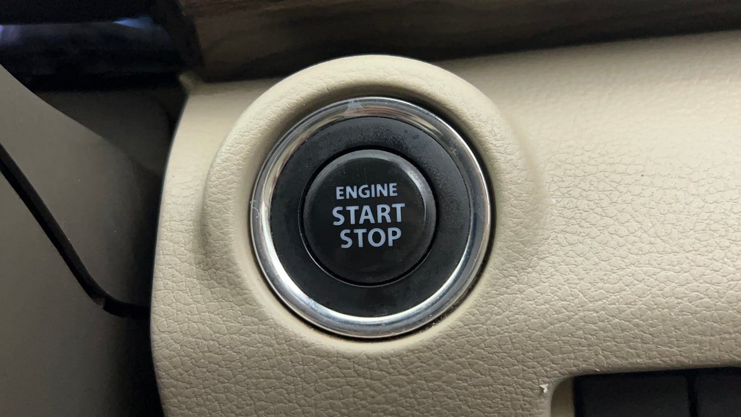 Used 2019 Maruti Suzuki New Ertiga ZXi AT Petrol Automatic top_features Keyless start