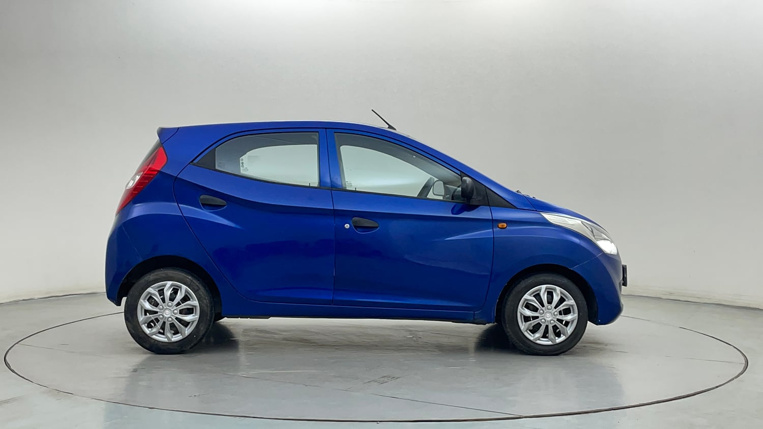 Used 2012 Hyundai Eon Magna + Petrol Manual exterior RIGHT SIDE VIEW