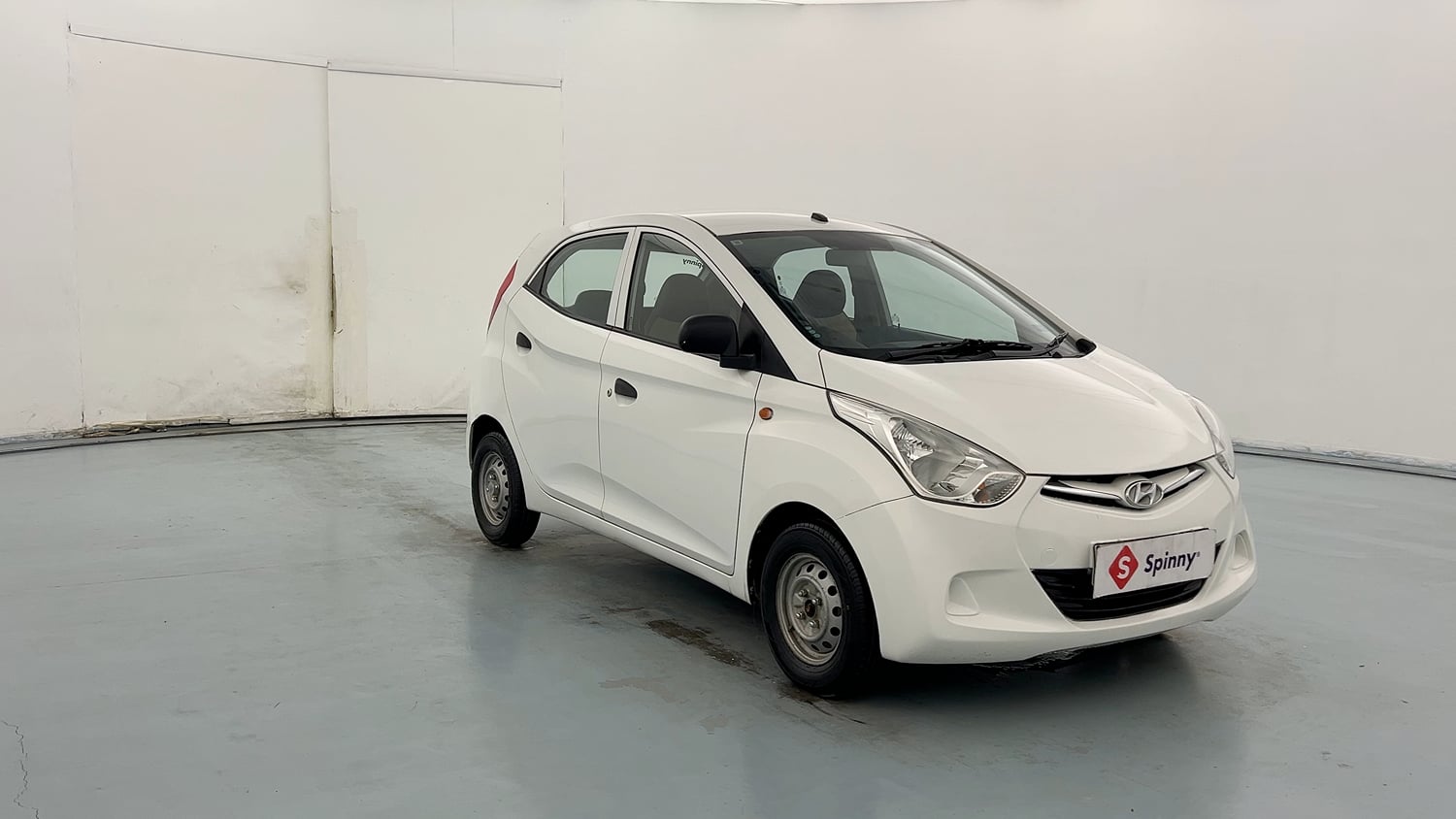 Used 2018 Hyundai Eon Era + AirBag Petrol Manual exterior RIGHT FRONT CORNER VIEW