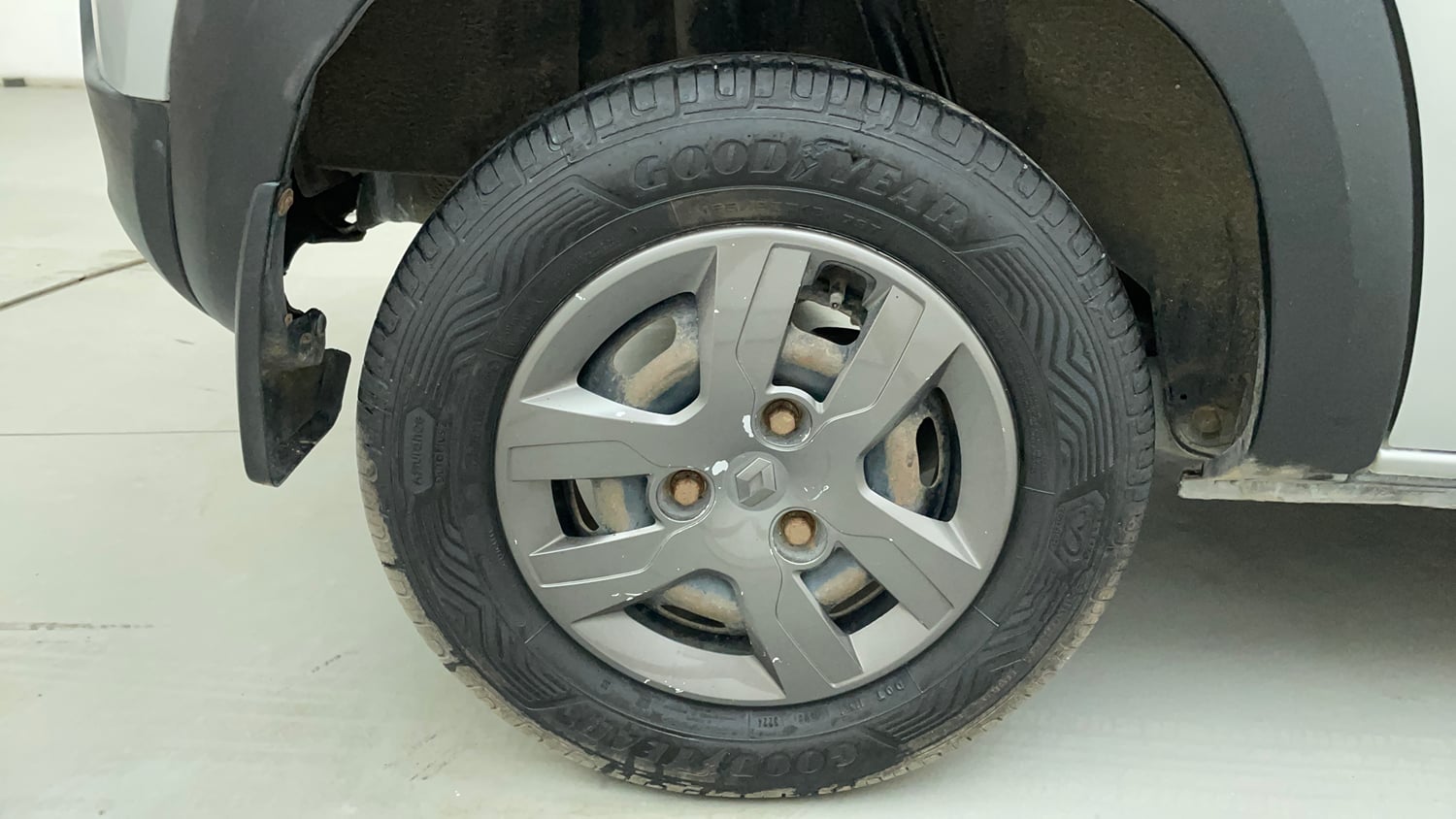 Used 2018 Renault Kwid 1.0 RXL Petrol Manual tyres RIGHT REAR TYRE RIM VIEW