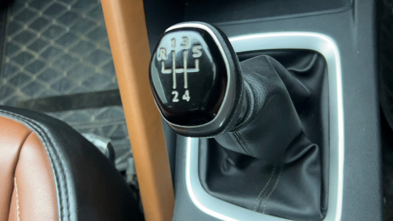 Used 2021 Nissan Magnite XL Petrol Manual interior GEAR  KNOB VIEW