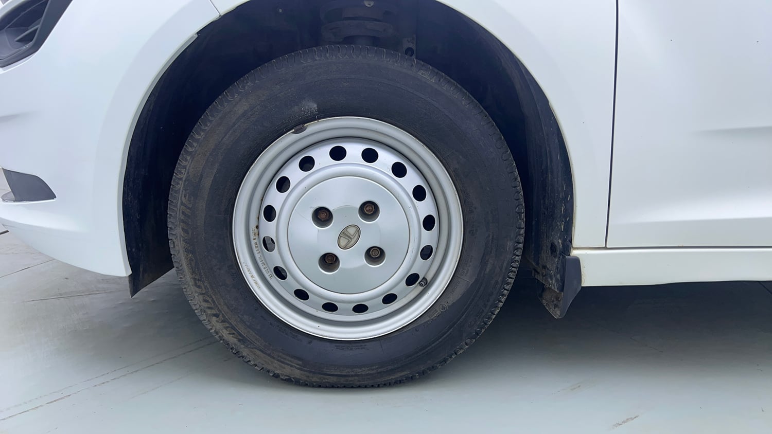 Used 2021 Tata Altroz XM Petrol Petrol Manual tyres LEFT FRONT TYRE RIM VIEW