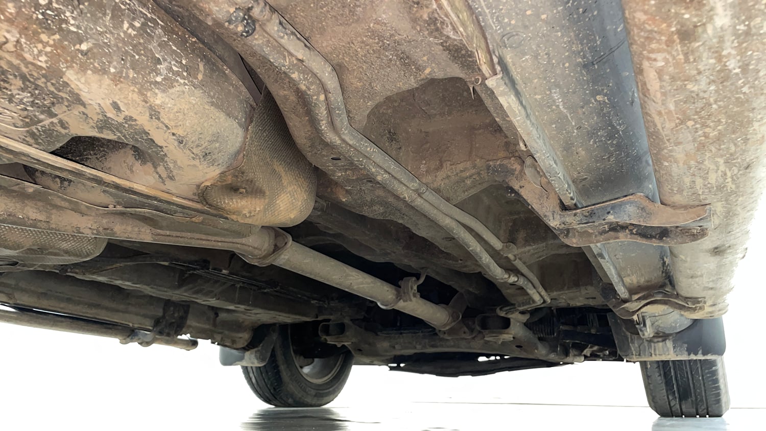 Used 2019 Mahindra XUV500 W11 Diesel Manual extra REAR RIGHT UNDERBODY VIEW