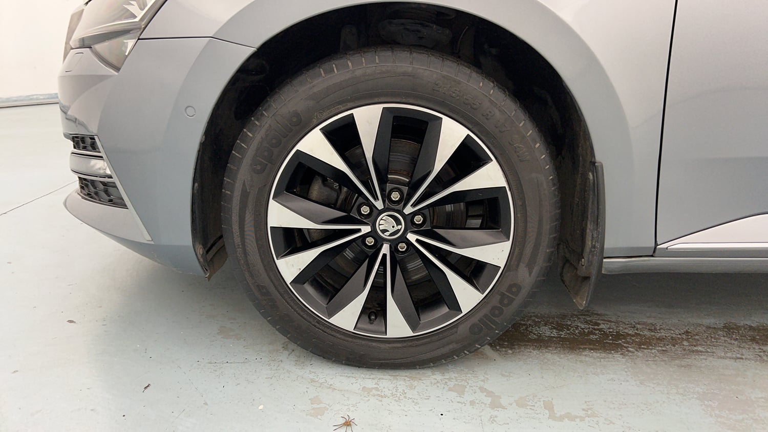 Used 2021 Skoda Superb L&K AT Petrol Automatic tyres LEFT FRONT TYRE RIM VIEW