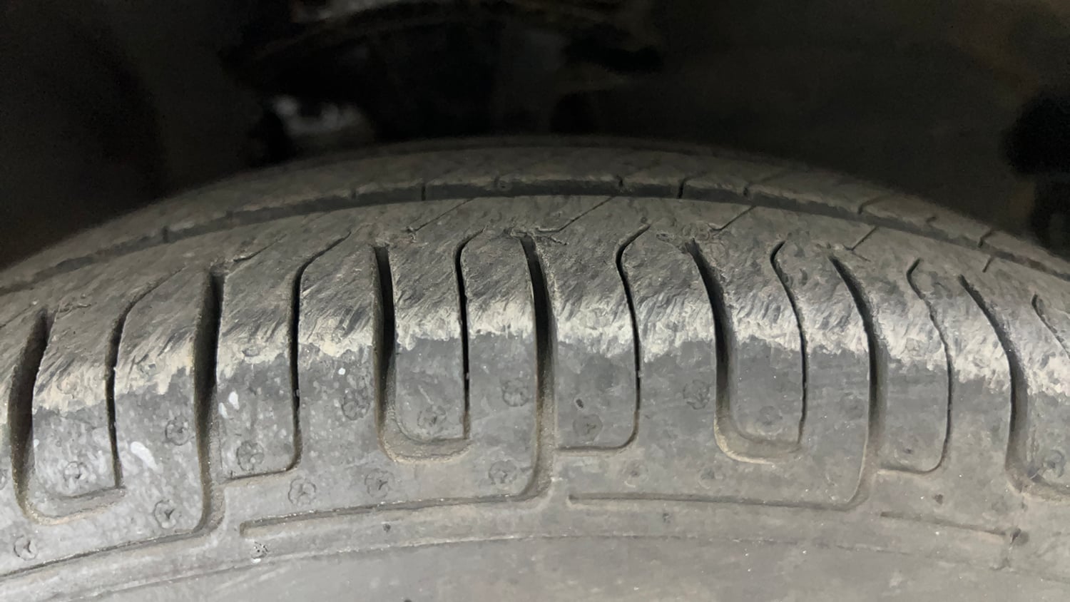 Used 2015 Hyundai i10 Magna 1.1 iRDE2 Petrol Manual tyres RIGHT FRONT TYRE TREAD VIEW