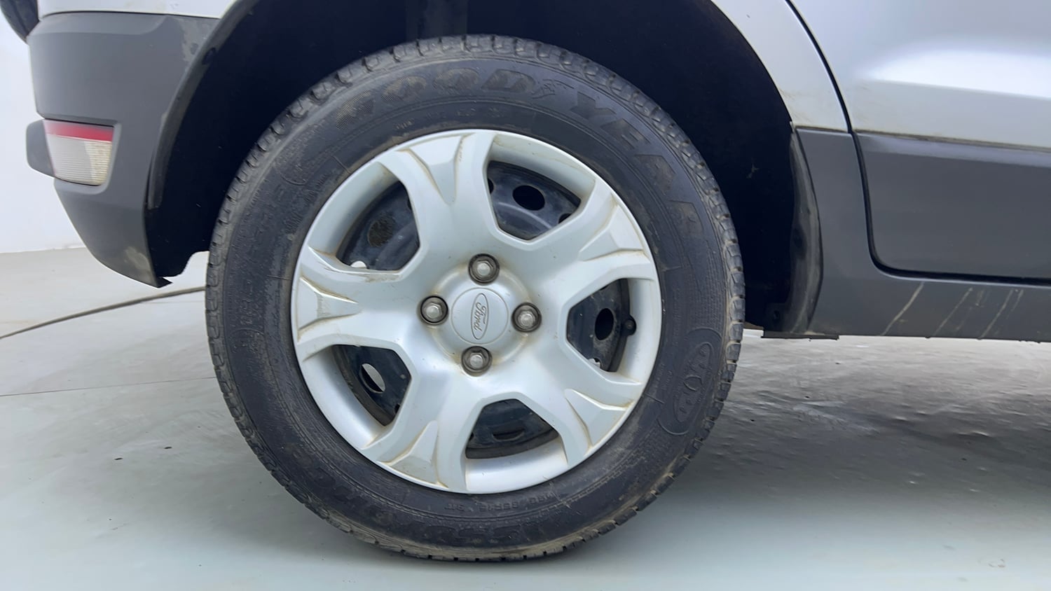 Used 2015 Ford EcoSport Ambiente 1.5 Ti-VCT Petrol Manual tyres RIGHT REAR TYRE RIM VIEW