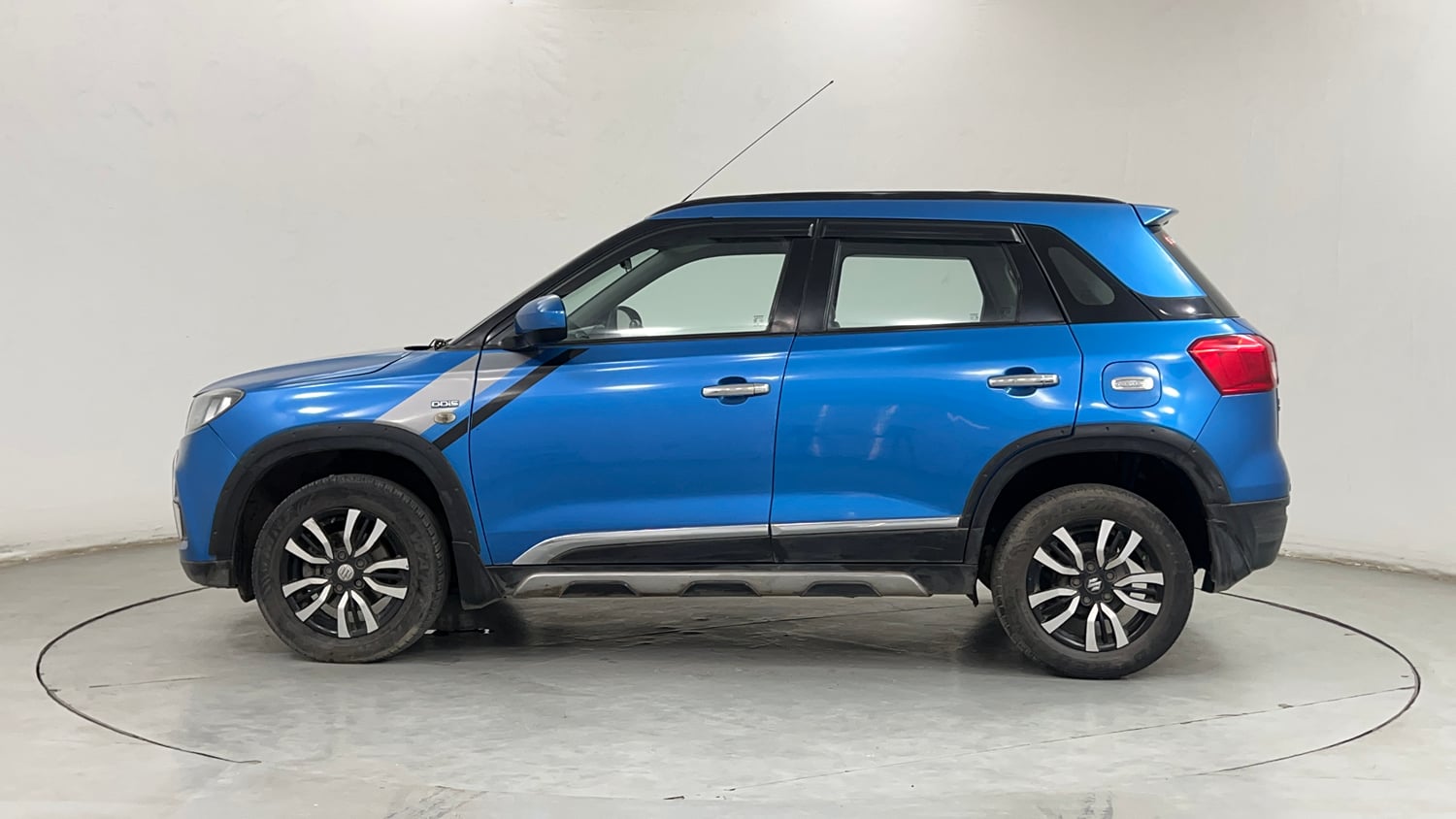 Used 2017 Maruti Suzuki Vitara Brezza VDi (O) Diesel Manual exterior LEFT SIDE VIEW