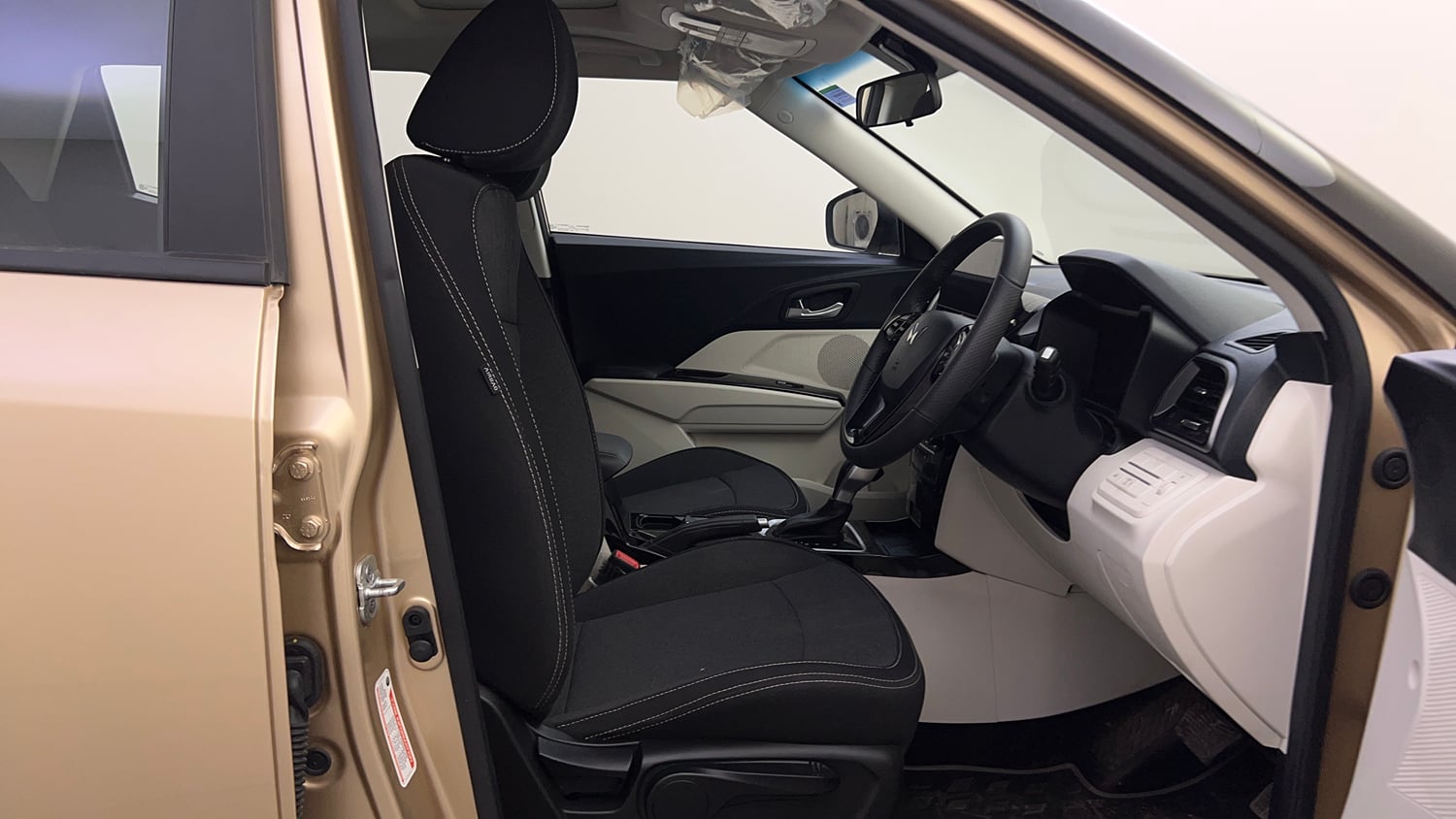 Used 2026 Mahindra XUV 3XO AX5 1.2 Petrol AT Petrol Automatic interior RIGHT SIDE FRONT DOOR CABIN VIEW