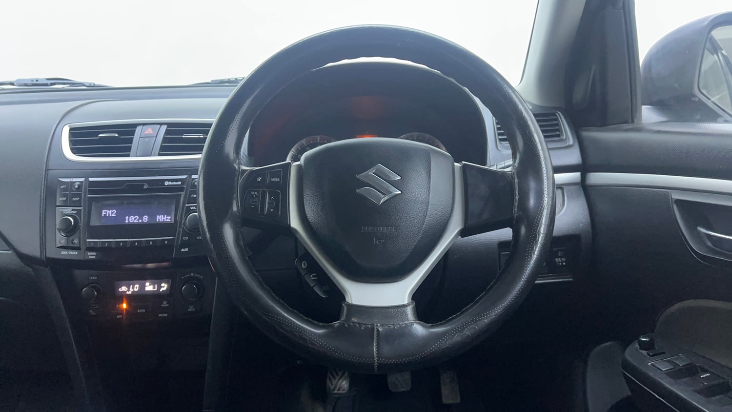 Used 2015 Maruti Suzuki Swift ZXi Petrol Manual interior STEERING VIEW