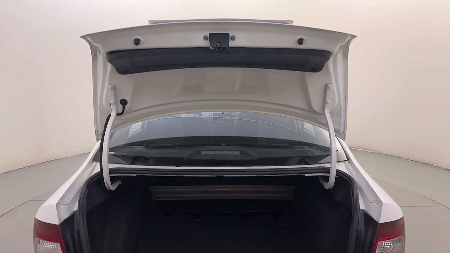 Used 2018 Skoda Rapid Style 1.6 MPI AT Petrol Automatic interior DICKY DOOR OPEN VIEW
