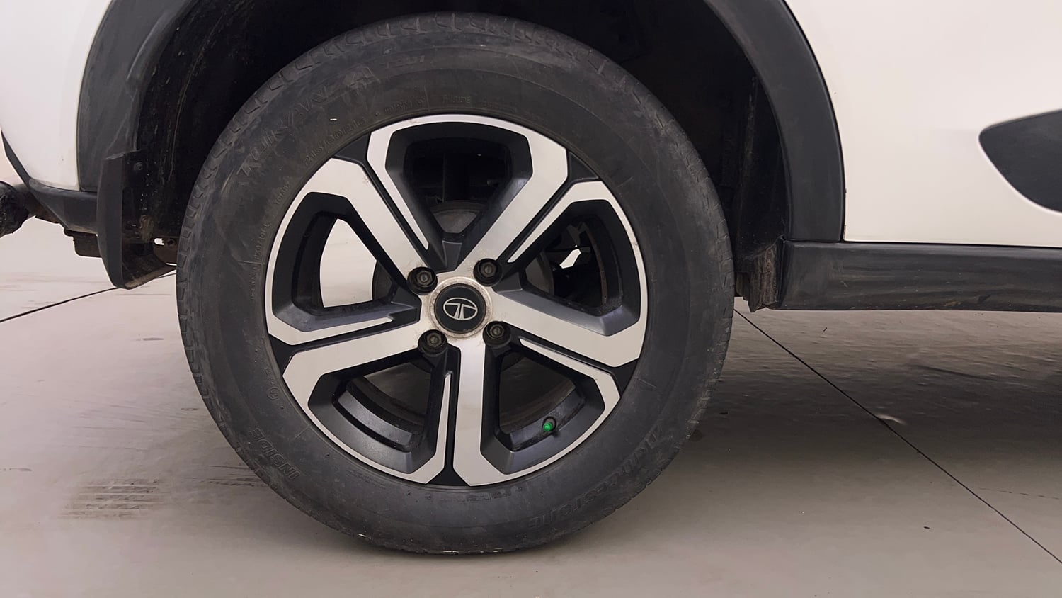 Used 2023 Tata Nexon XM Diesel Diesel Manual tyres RIGHT REAR TYRE RIM VIEW