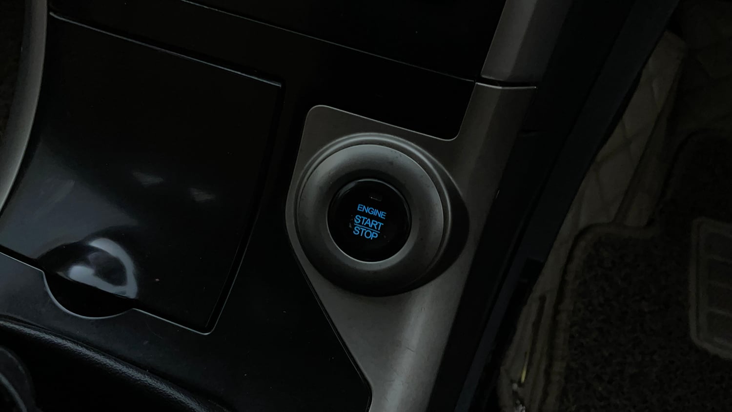 Used 2019 Mahindra XUV500 W11 Diesel Manual top_features Keyless start