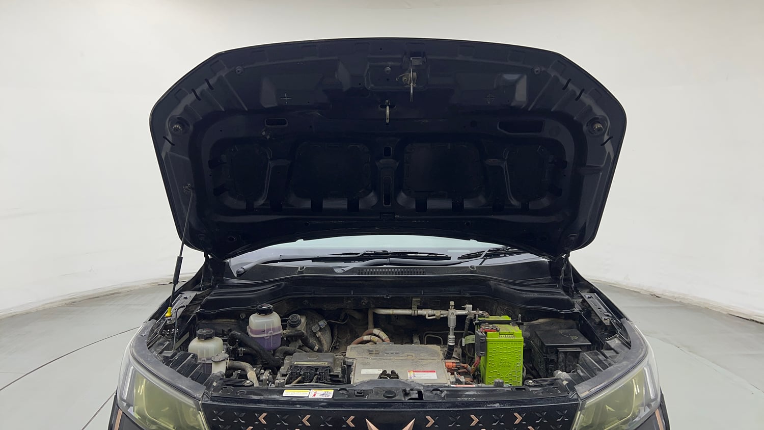 Used 2023 Mahindra XUV400 EL 5S Electric Automatic engine ENGINE & BONNET OPEN FRONT VIEW