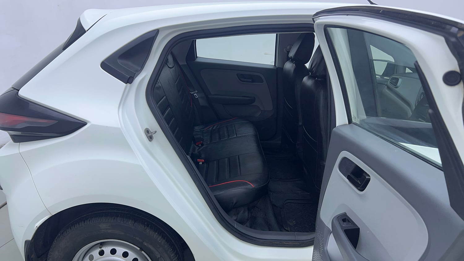 Used 2021 Tata Altroz XM Petrol Petrol Manual interior RIGHT SIDE REAR DOOR CABIN VIEW