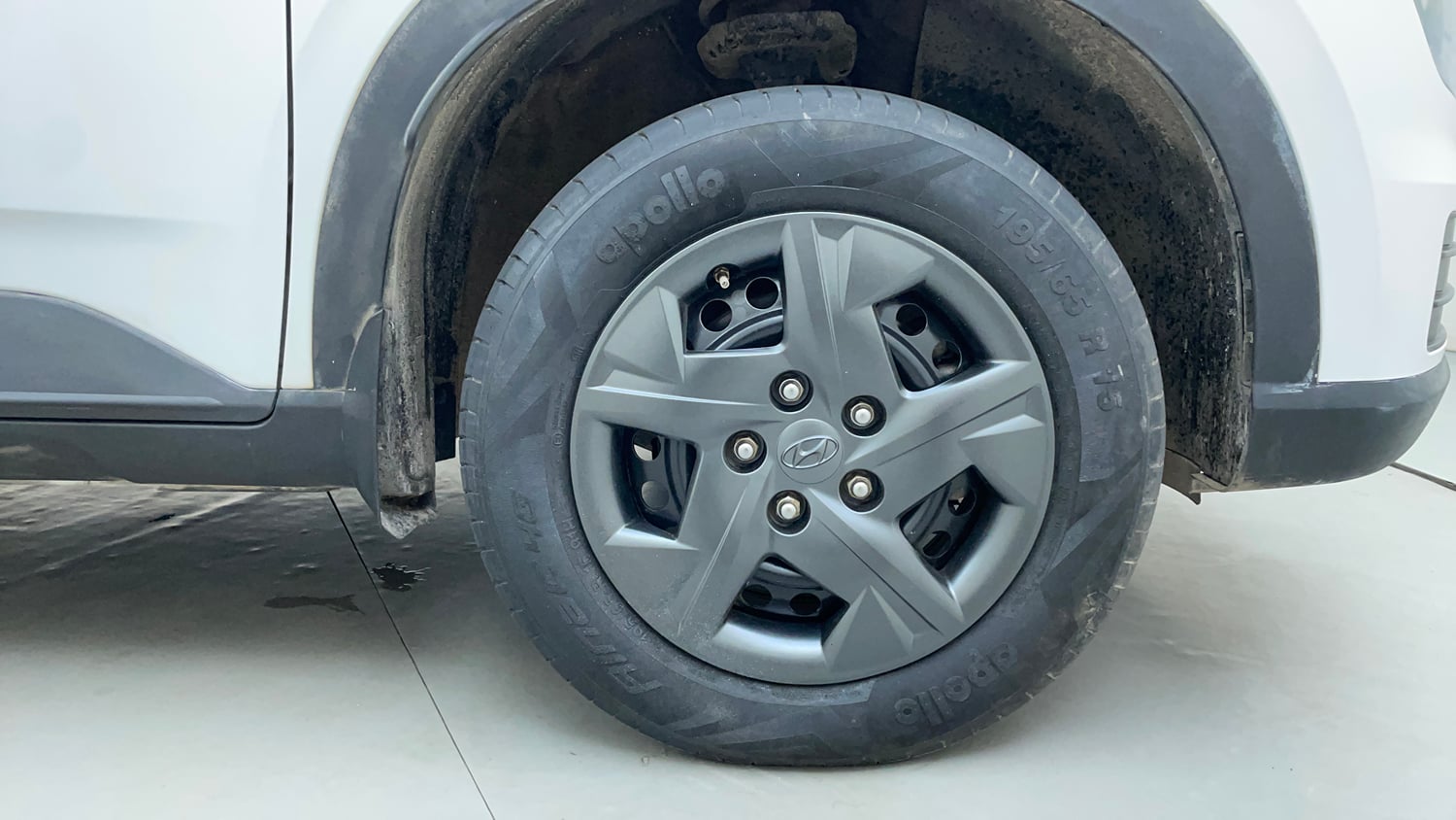 Used 2024 Hyundai Venue S (O) Plus 1.2 Petrol Petrol Manual tyres RIGHT FRONT TYRE RIM VIEW