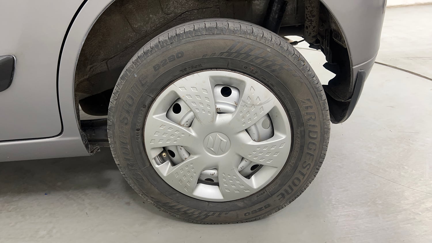Used 2017 Maruti Suzuki Wagon R LXI CNG Cng Manual tyres LEFT REAR TYRE RIM VIEW