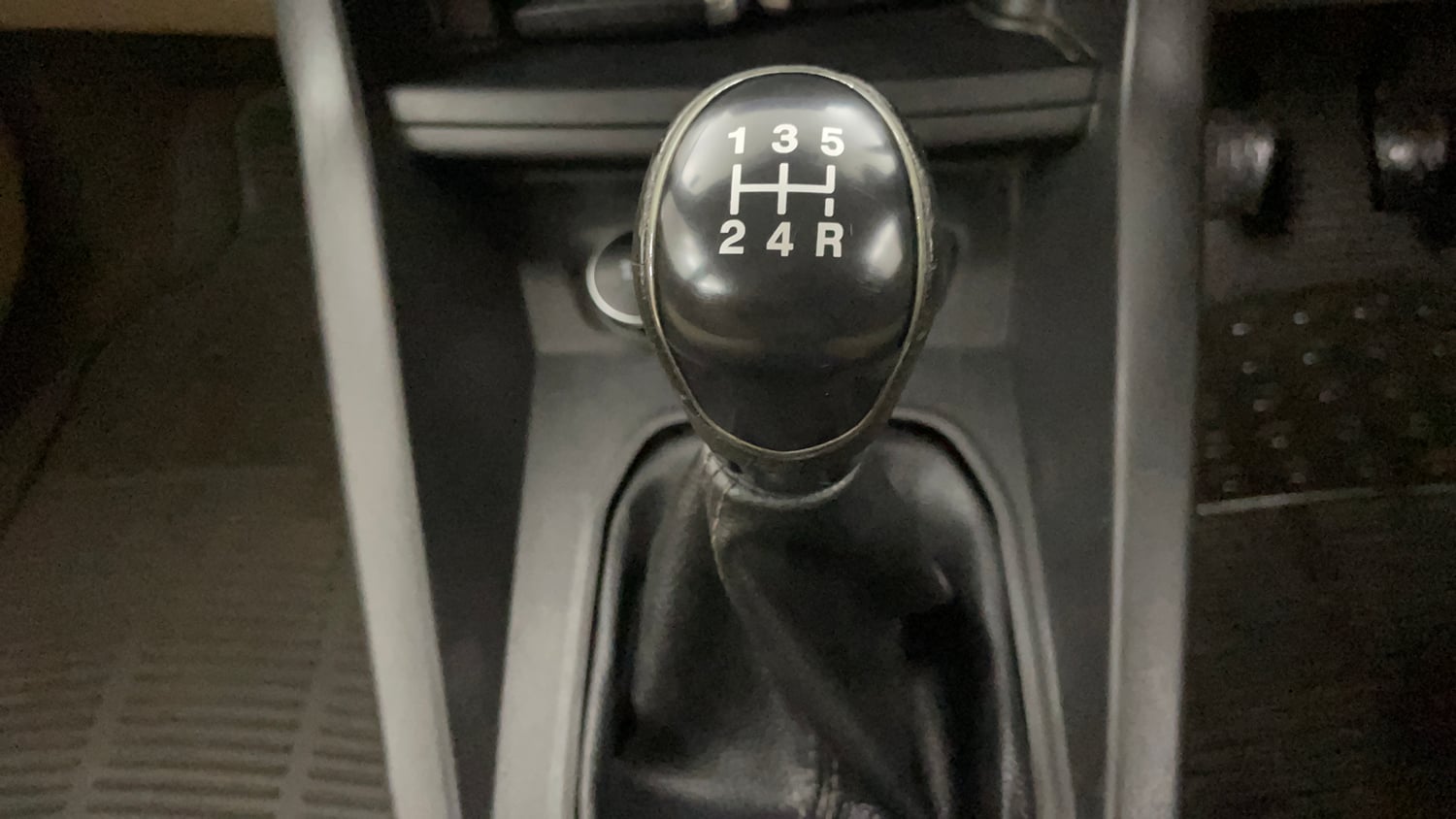 Used 2019 Ford Figo Aspire Titanium 1.2 Ti-VCT Petrol Manual interior GEAR  KNOB VIEW