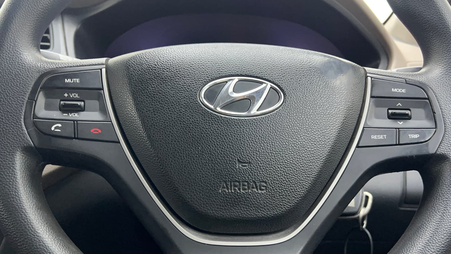 Used 2016 Hyundai Elite i20 Sportz 1.2 Petrol Manual top_features Steering mounted controls