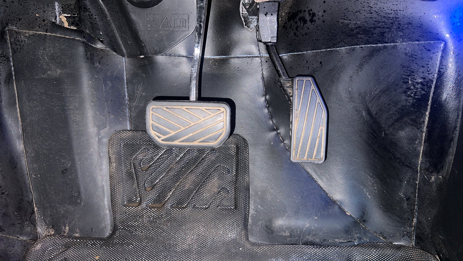 Used 2022 Maruti Suzuki XL6 Alpha Plus AT Petrol Petrol Automatic interior PEDALS VIEW