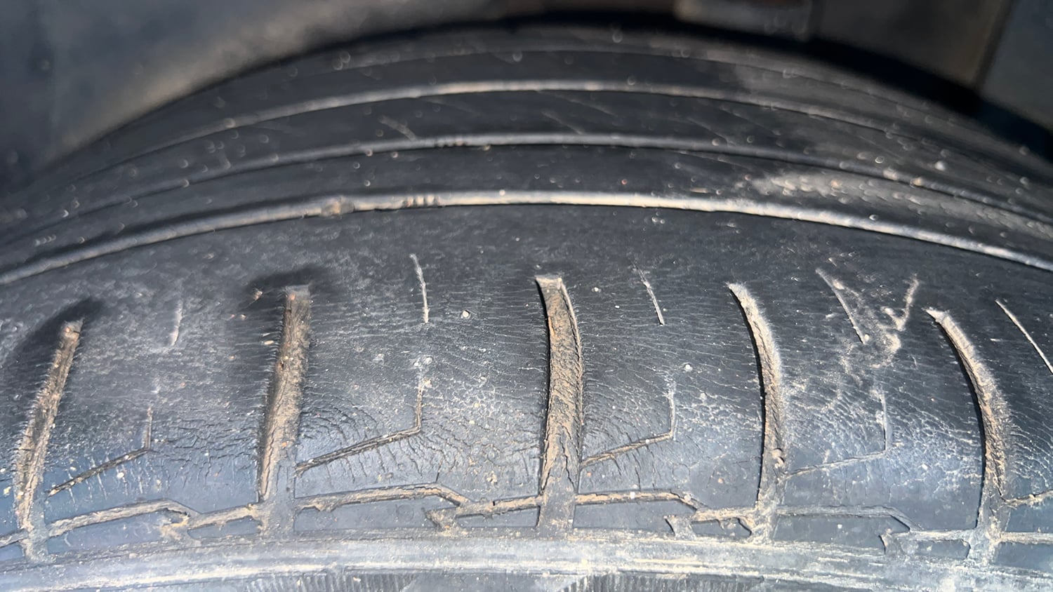 Used 2022 Kia Seltos X Line 1.5 Diesel AT Diesel Automatic tyres LEFT REAR TYRE TREAD VIEW