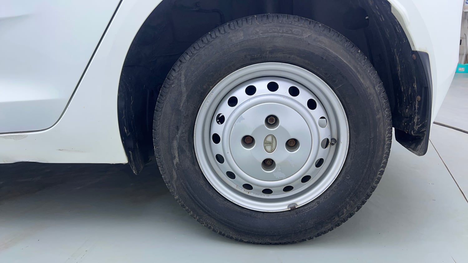 Used 2021 Tata Altroz XM Petrol Petrol Manual tyres LEFT REAR TYRE RIM VIEW