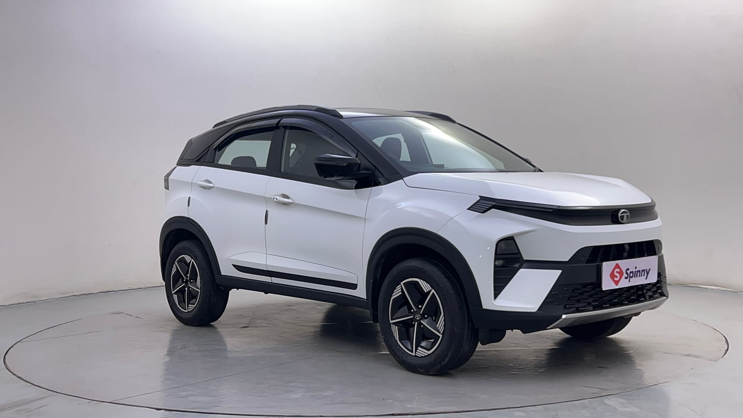 Used 2024 Tata Nexon Fearless Plus S 1.2 Revotron Petrol 6MT DT Petrol Manual exterior RIGHT FRONT CORNER VIEW