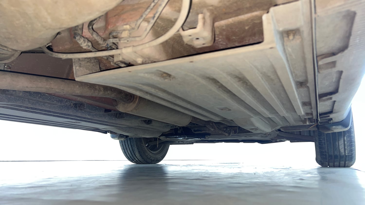 Used 2022 Maruti Suzuki Brezza Vxi AT Petrol Automatic extra REAR RIGHT UNDERBODY VIEW