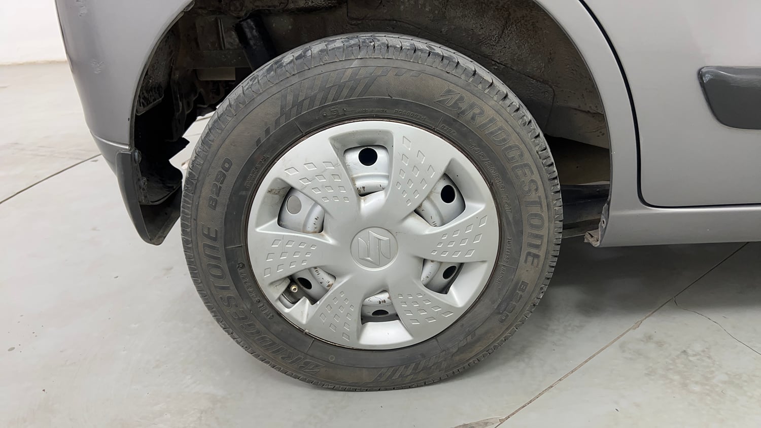 Used 2017 Maruti Suzuki Wagon R LXI CNG Cng Manual tyres RIGHT REAR TYRE RIM VIEW