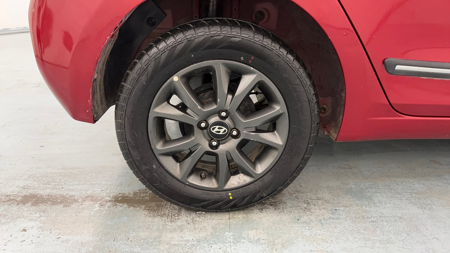 Used 2019 Hyundai Elite i20 Asta 1.2 Petrol Manual tyres RIGHT REAR TYRE RIM VIEW