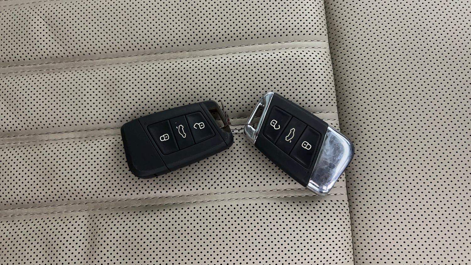 Used 2021 Skoda Superb L&K AT Petrol Automatic extra CAR KEY VIEW