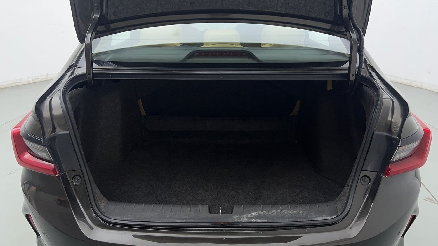 Used 2021 Honda City V Petrol Petrol Manual interior DICKY INSIDE VIEW