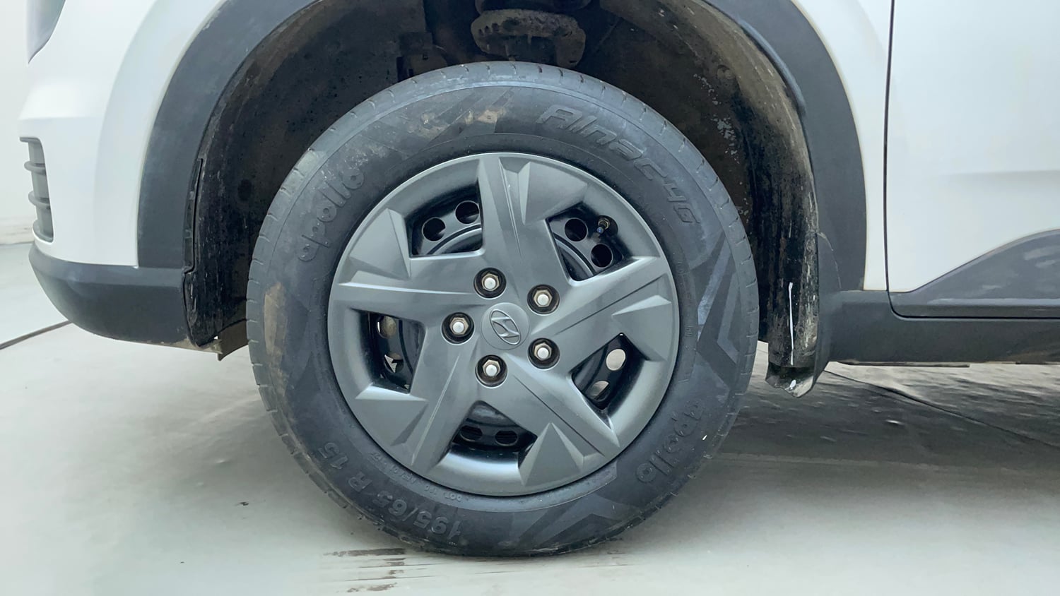 Used 2024 Hyundai Venue S (O) Plus 1.2 Petrol Petrol Manual tyres LEFT FRONT TYRE RIM VIEW