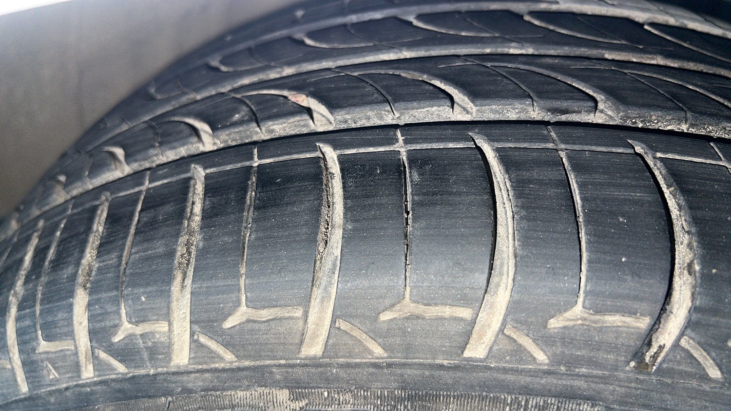 Used 2024 Hyundai New i20 Asta (O) 1.2 IVT Petrol Automatic tyres RIGHT FRONT TYRE TREAD VIEW
