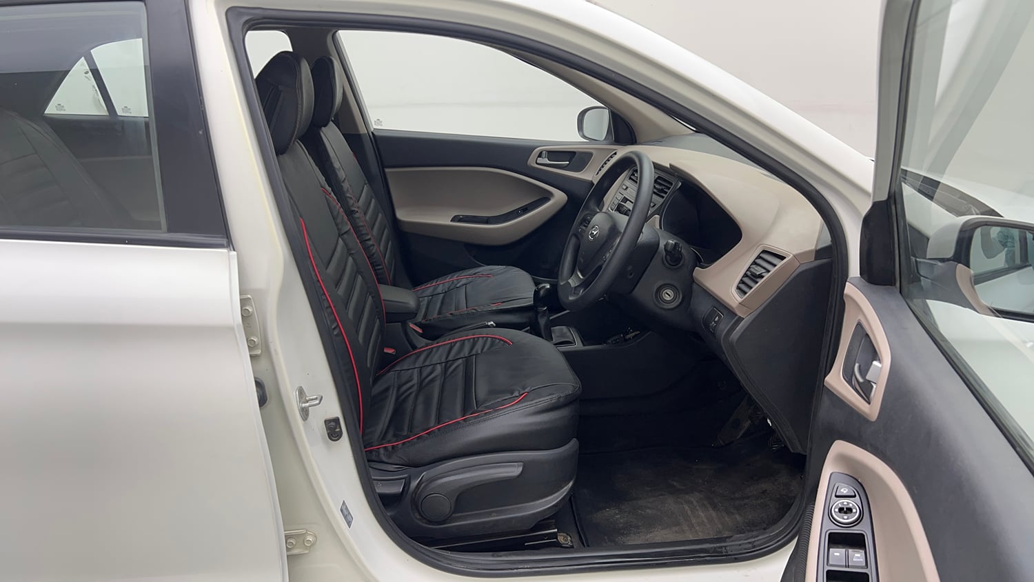 Used 2016 Hyundai Elite i20 Sportz 1.2 Petrol Manual interior RIGHT SIDE FRONT DOOR CABIN VIEW