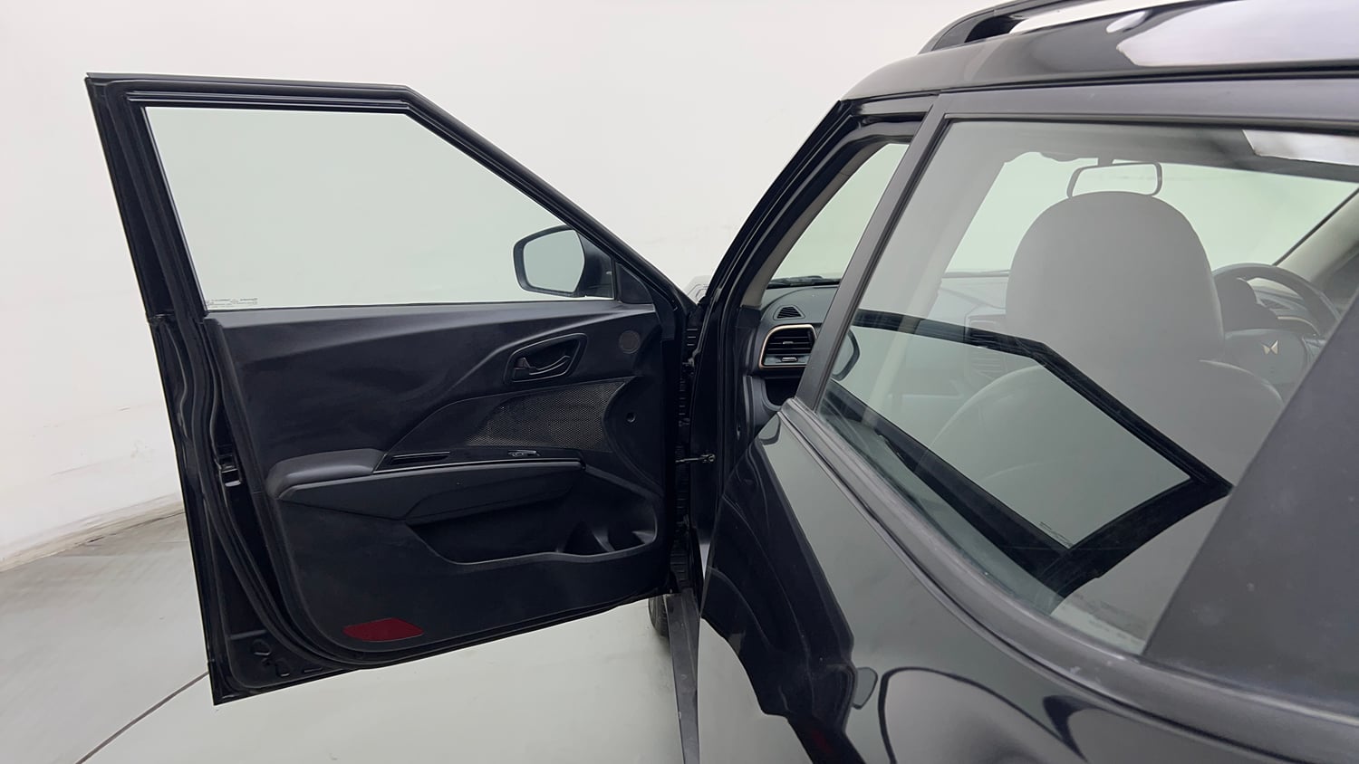 Used 2023 Mahindra XUV400 EL 5S Electric Automatic interior LEFT FRONT DOOR OPEN VIEW