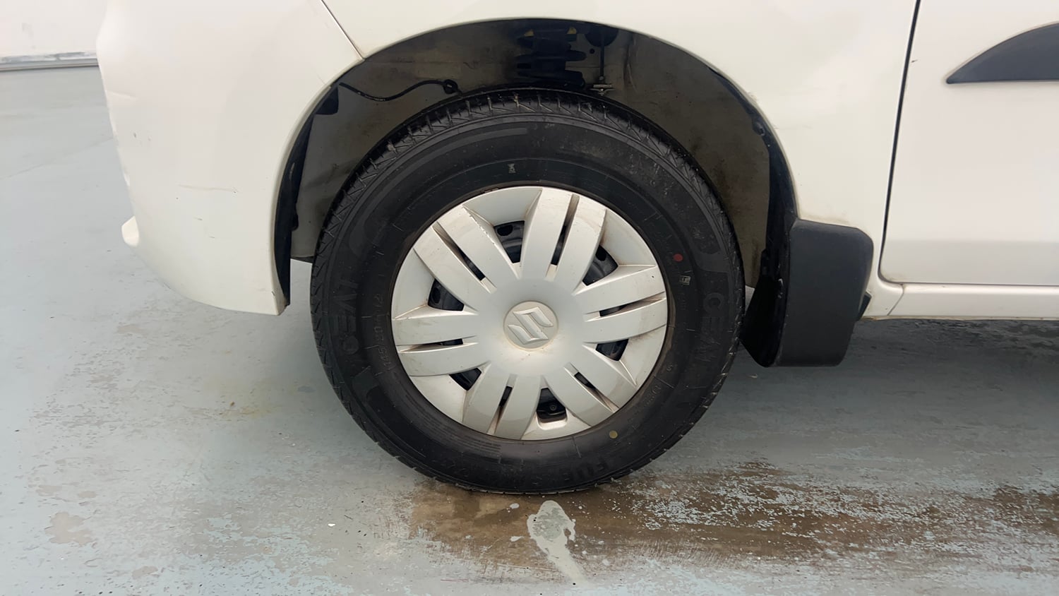 Used 2021 Maruti Suzuki Alto 800 VXi Petrol Manual tyres LEFT FRONT TYRE RIM VIEW