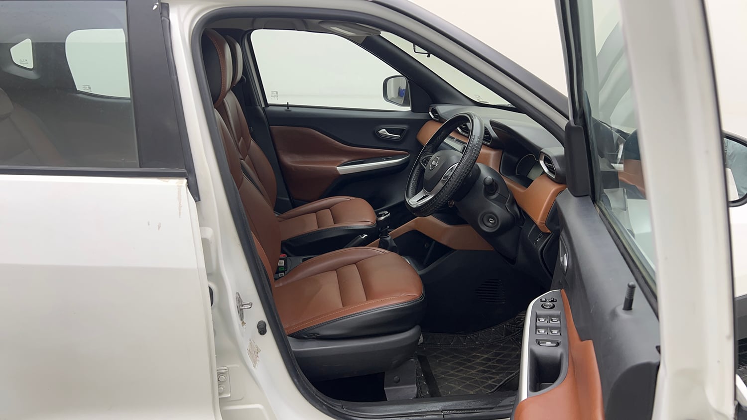 Used 2021 Nissan Magnite XL Petrol Manual interior RIGHT SIDE FRONT DOOR CABIN VIEW