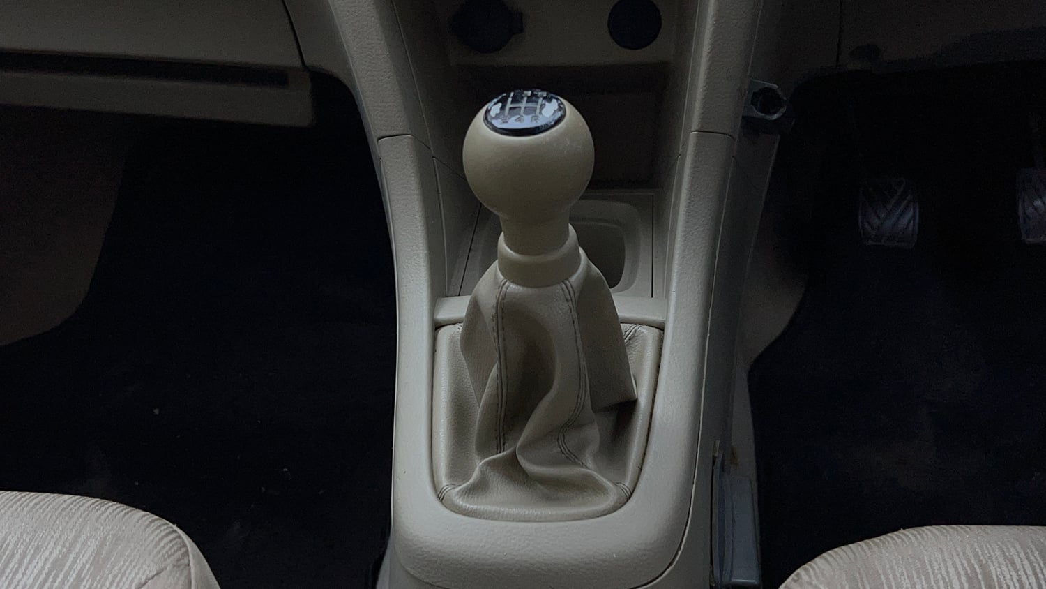 Used 2013 Maruti Suzuki Ertiga Vxi Petrol Manual interior GEAR  KNOB VIEW