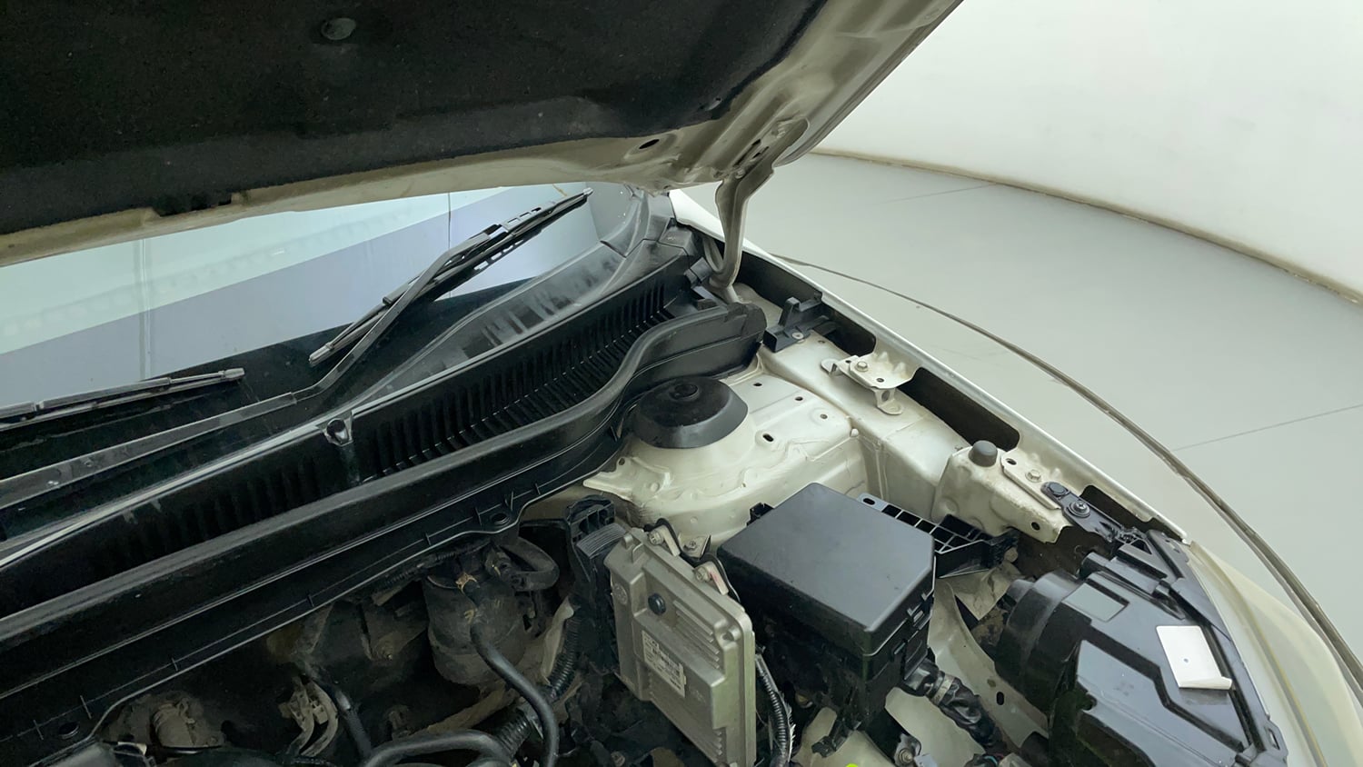 Used 2019 maruti-suzuki Vitara Brezza ZDi Plus AGS Diesel Automatic engine ENGINE LEFT SIDE HINGE & APRON VIEW