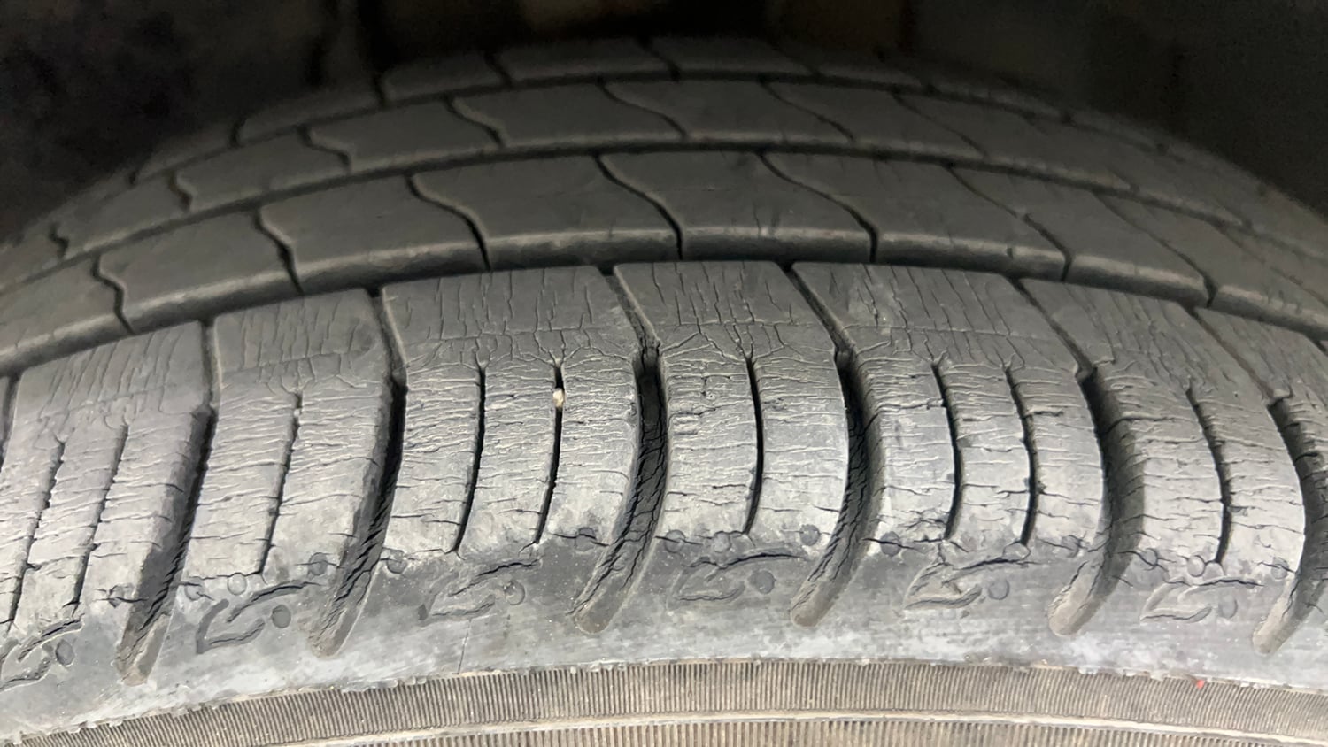 Used 2021 Tata Altroz XZ Petrol Petrol Manual tyres LEFT FRONT TYRE TREAD VIEW