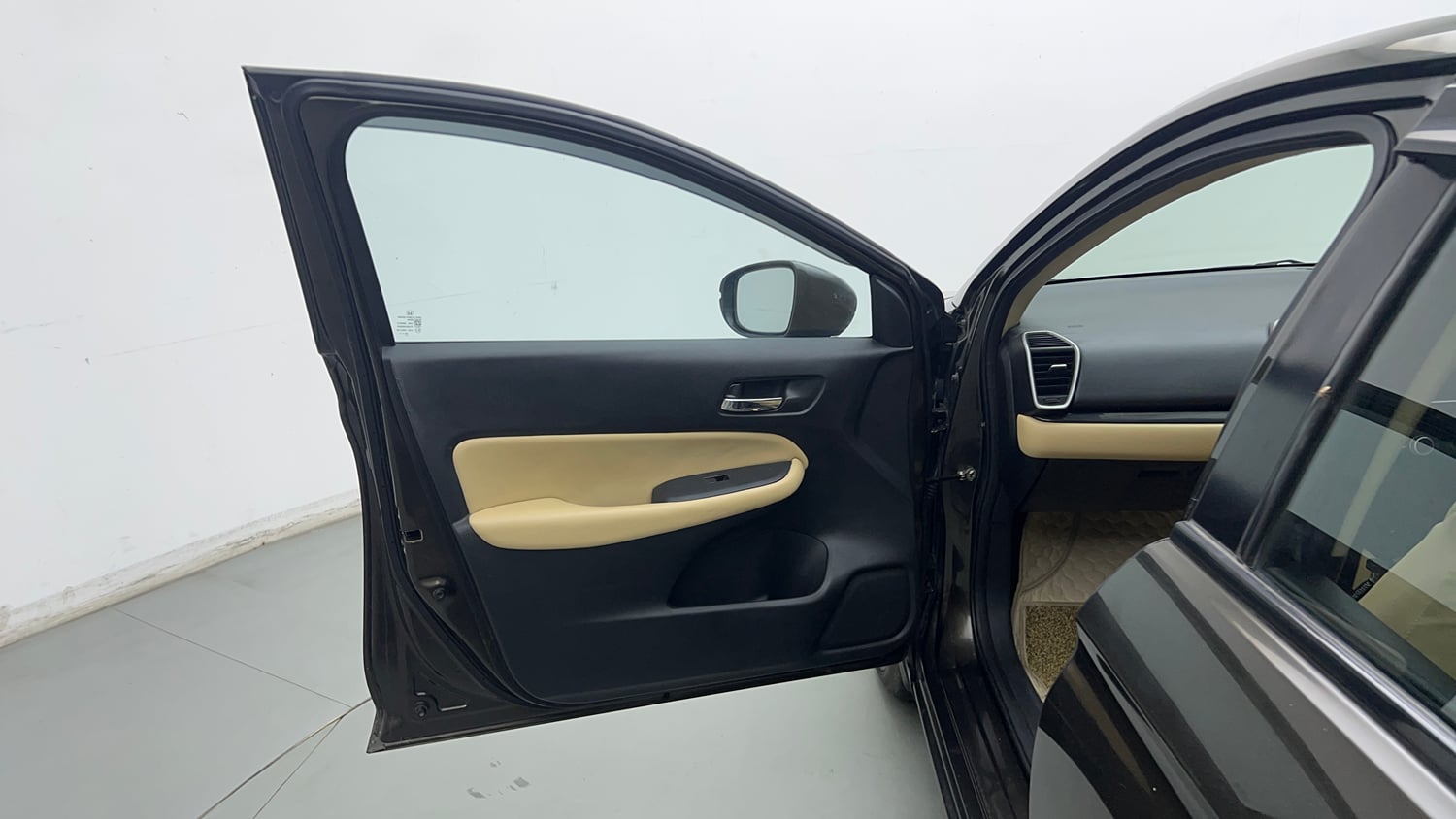 Used 2021 Honda City V Petrol Petrol Manual interior LEFT FRONT DOOR OPEN VIEW