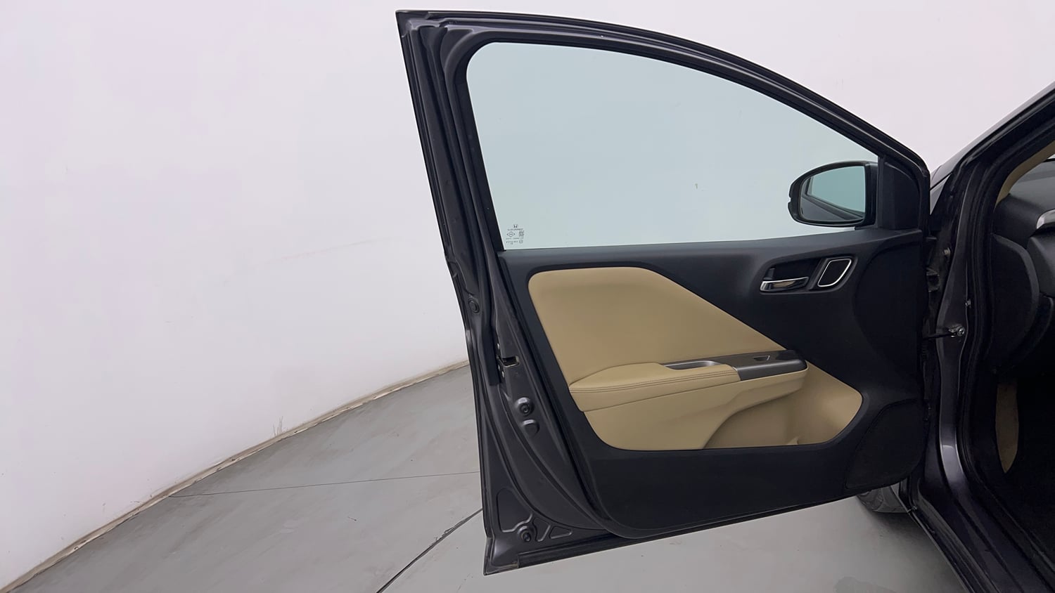 Used 2017 Honda City VX CVT Petrol Petrol Automatic interior LEFT FRONT DOOR OPEN VIEW