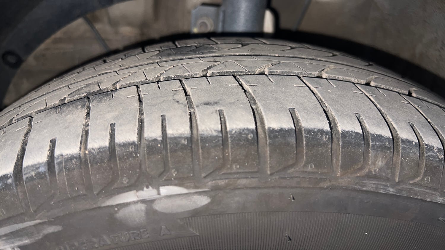Used 2019 Maruti Suzuki New Ertiga ZXi AT Petrol Automatic tyres LEFT FRONT TYRE TREAD VIEW