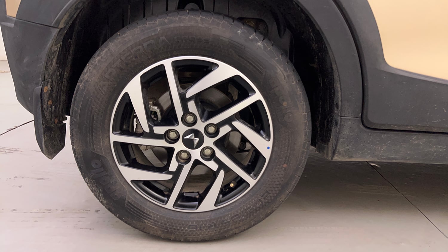 Used 2026 Mahindra XUV 3XO AX5 1.2 Petrol AT Petrol Automatic tyres RIGHT REAR TYRE RIM VIEW