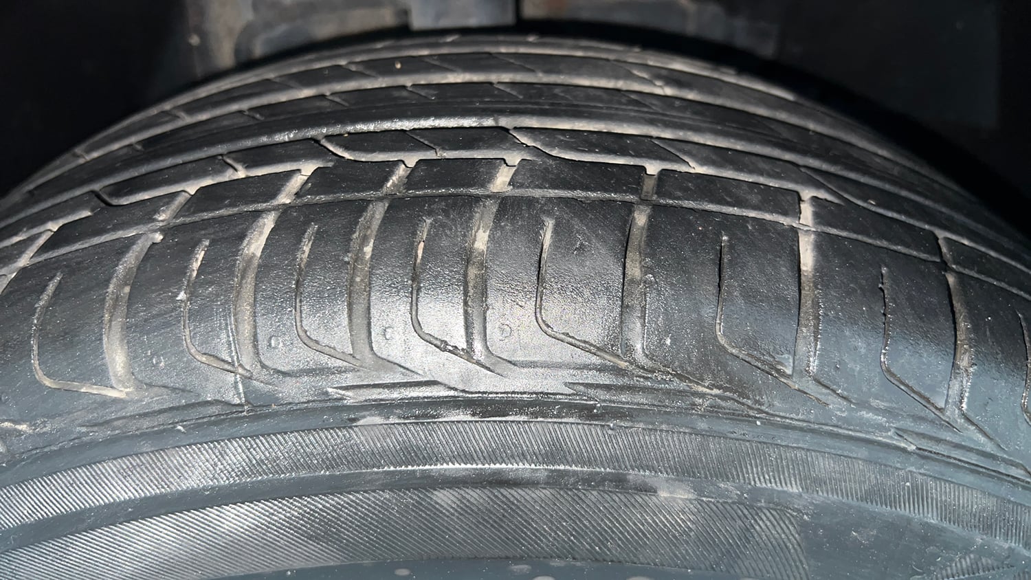 Used 2026 Tata Nexon Fearless Plus S 1.2 Revotron Petrol 7DCA DT Petrol Automatic tyres RIGHT FRONT TYRE TREAD VIEW
