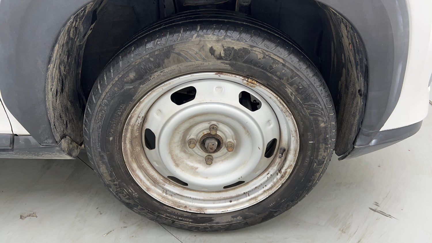 Used 2021 Nissan Magnite XE Petrol Manual tyres RIGHT FRONT TYRE RIM VIEW