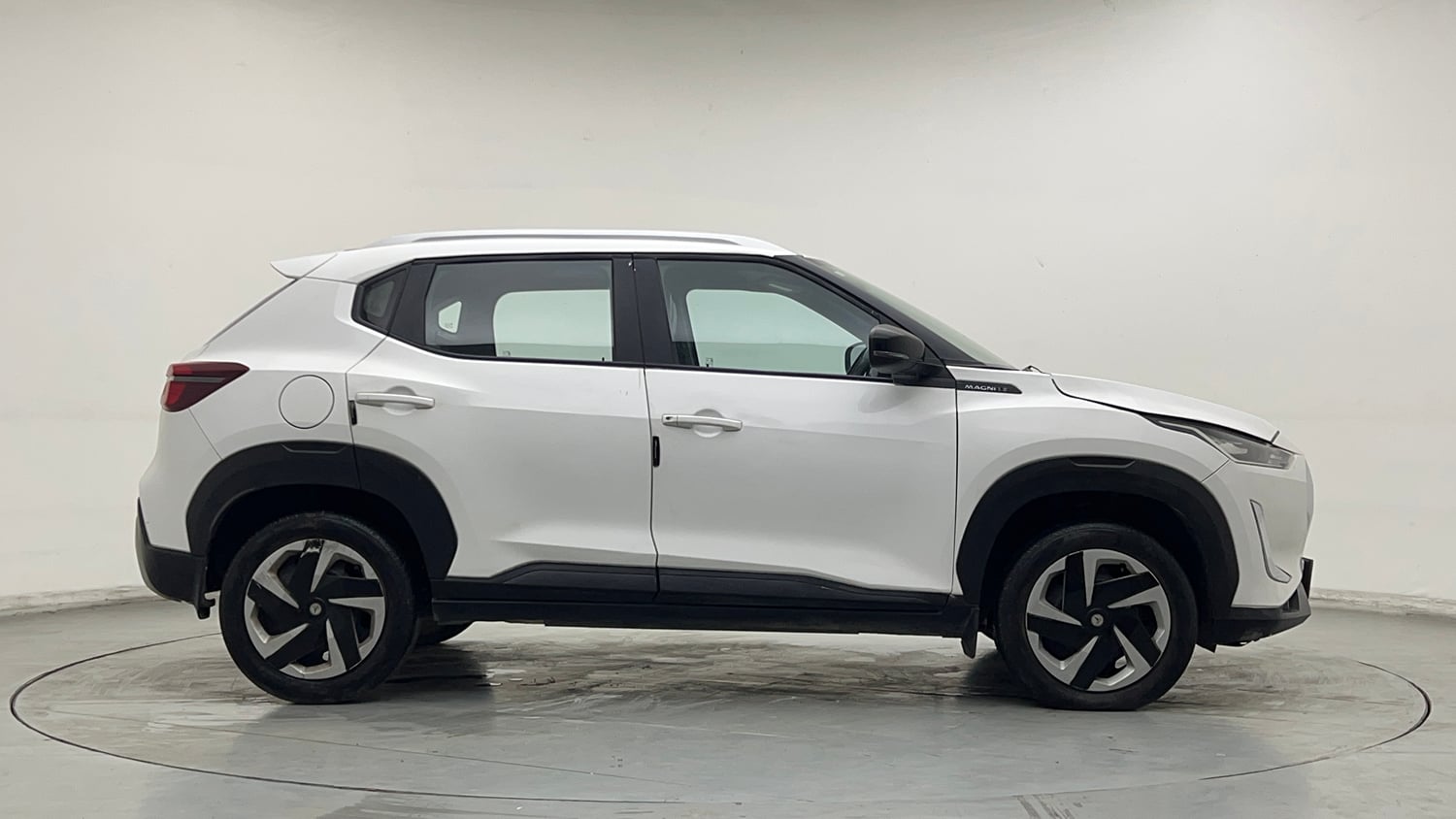 Used 2021 Nissan Magnite XL Petrol Manual exterior RIGHT SIDE VIEW