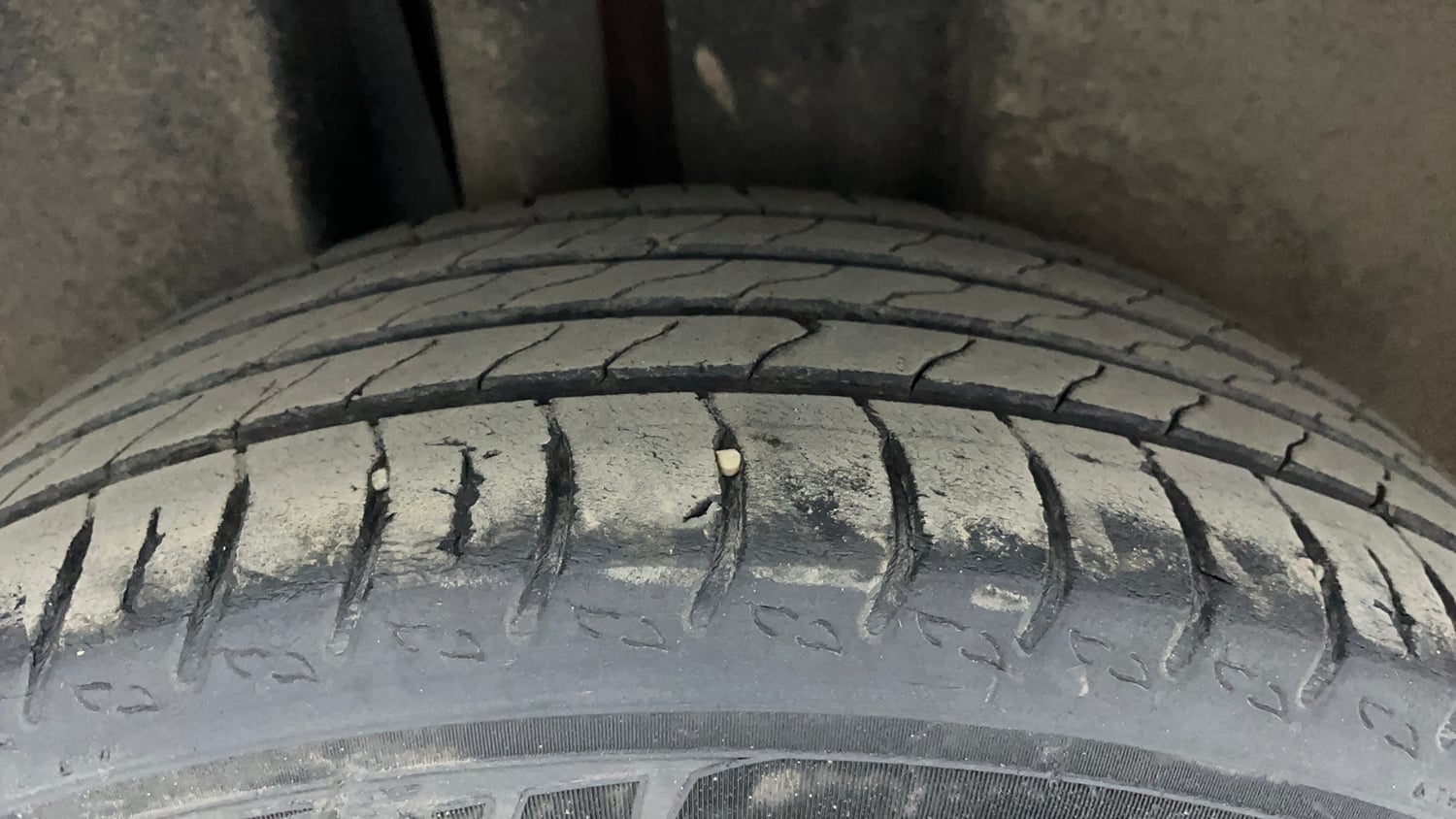 Used 2023 Skoda Kushaq Monte Carlo 1.5L TSI MT Petrol Manual tyres RIGHT REAR TYRE TREAD VIEW